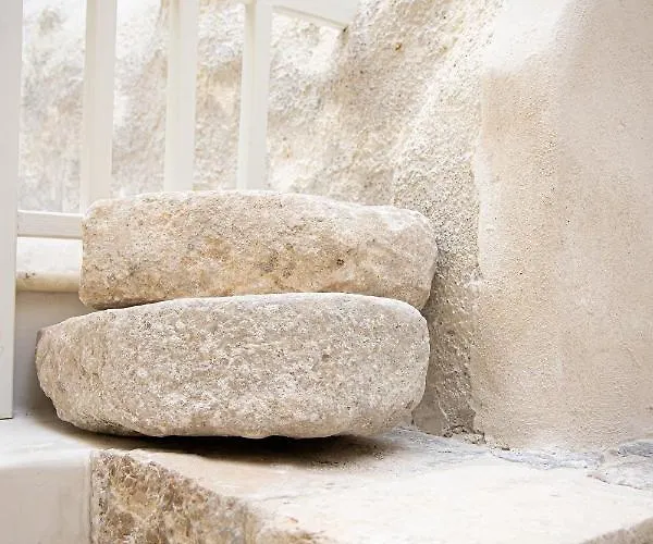 Ariadne's Kastro Boutique * Naxos City