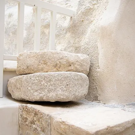 Ariadne's Kastro Boutique * Naxos City