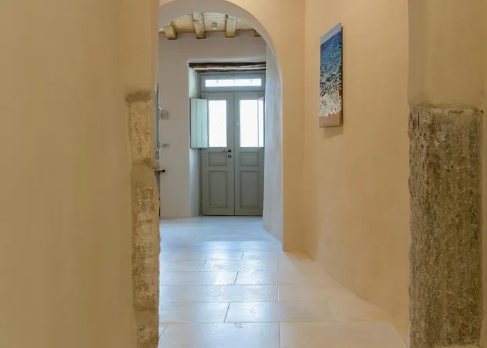 Ariadne's Kastro Boutique