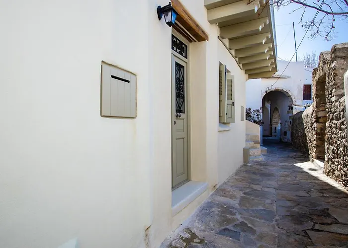 Ariadne's Kastro Boutique * Naxos City